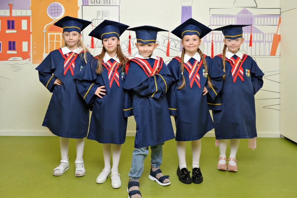 Счастливые дети в Sun School